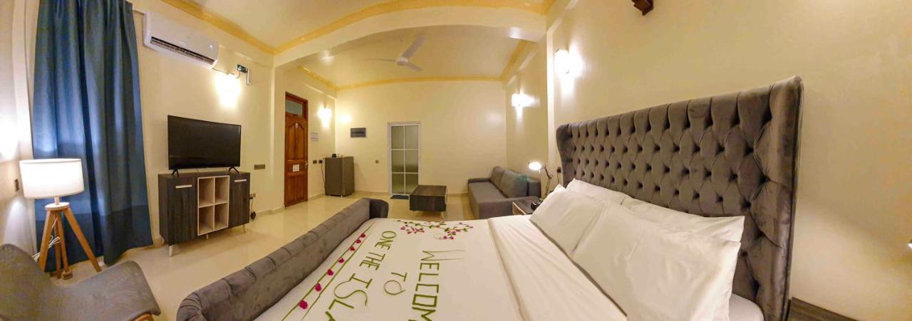 One The Island Hotel Naifaru Exterior foto
